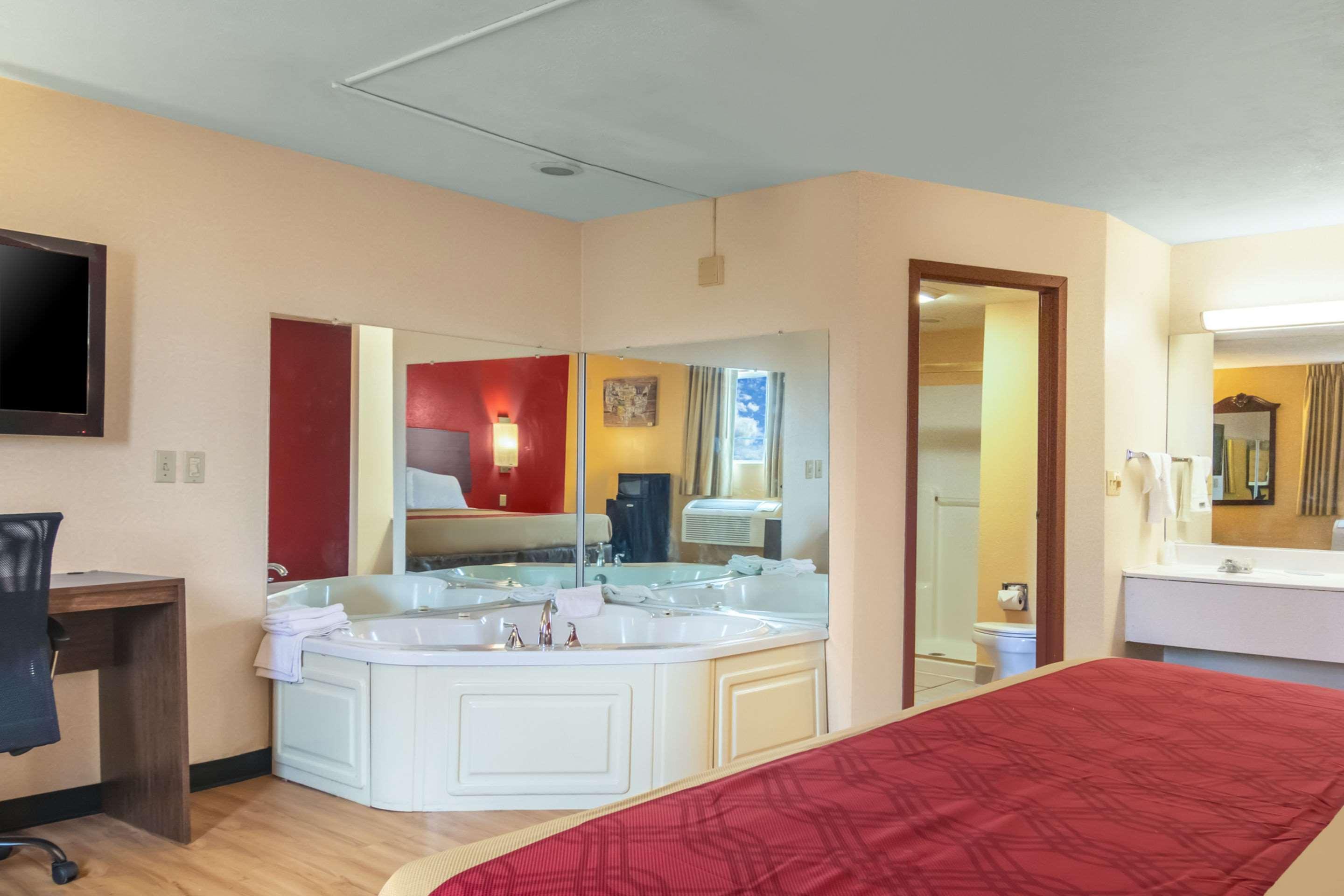 Econo Lodge Кент Екстериор снимка