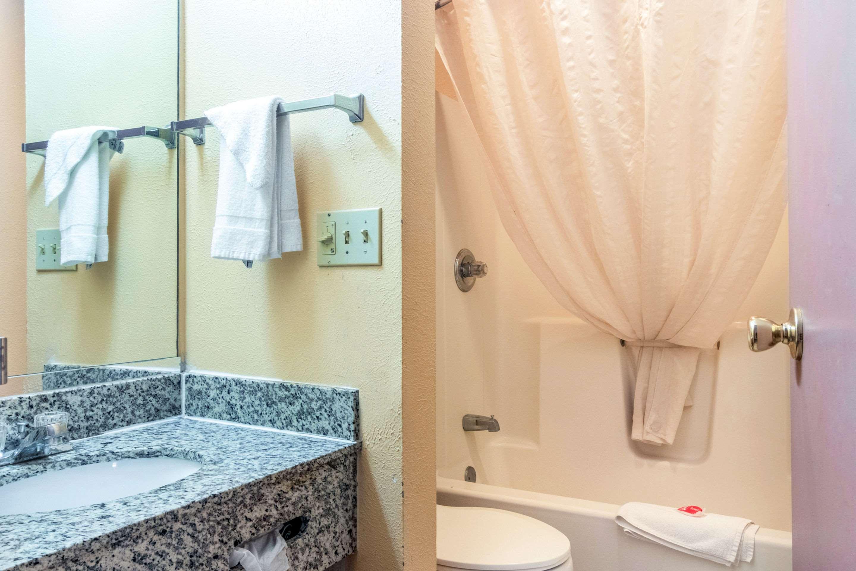 Econo Lodge Кент Екстериор снимка