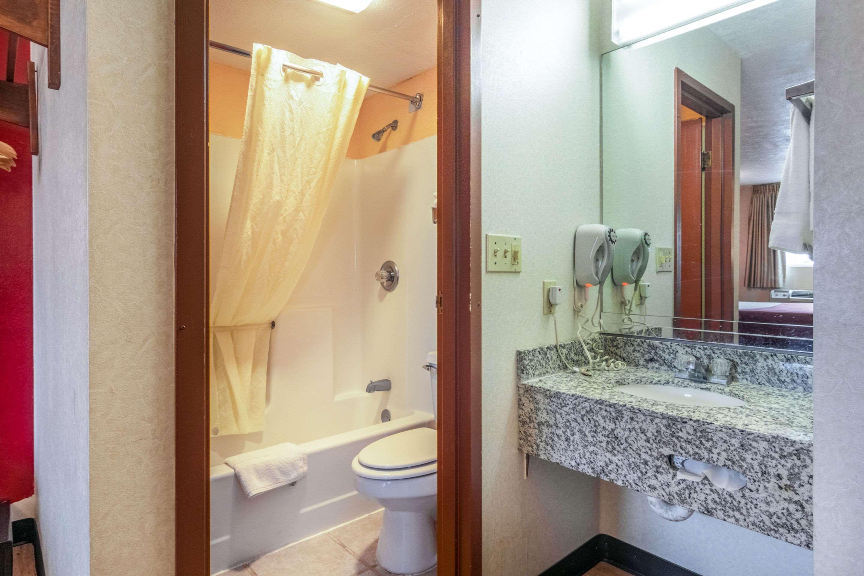 Econo Lodge Кент Екстериор снимка