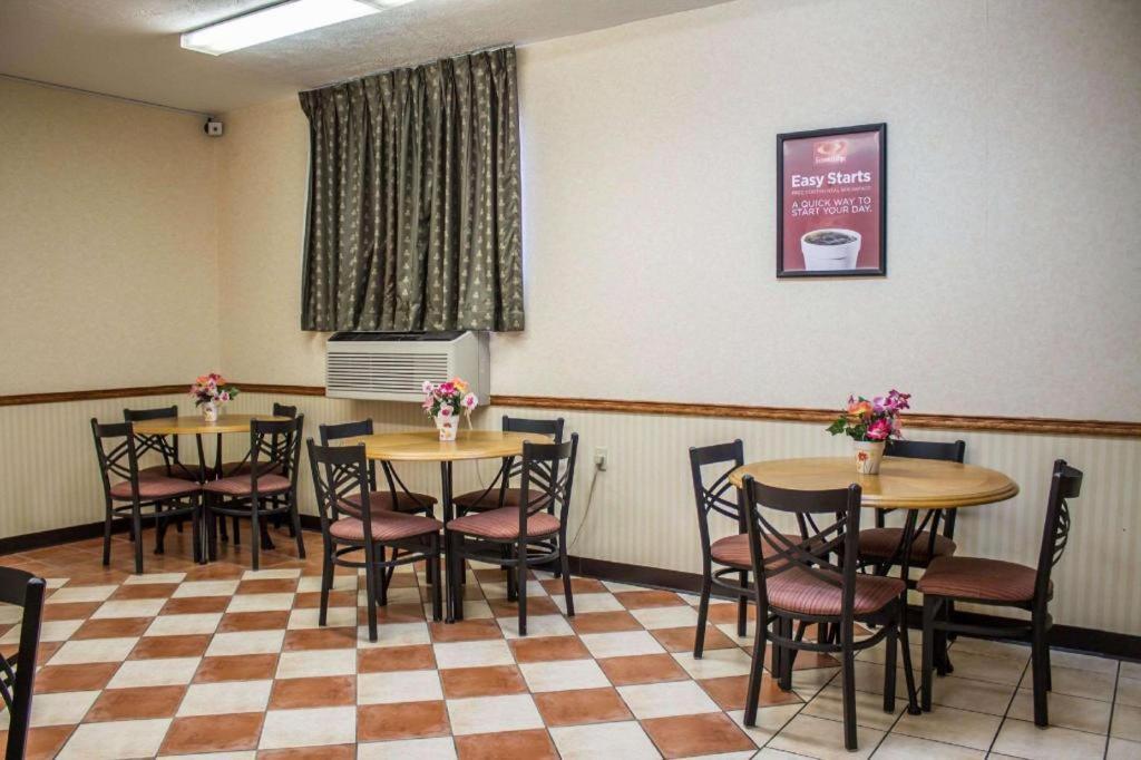 Econo Lodge Кент Екстериор снимка