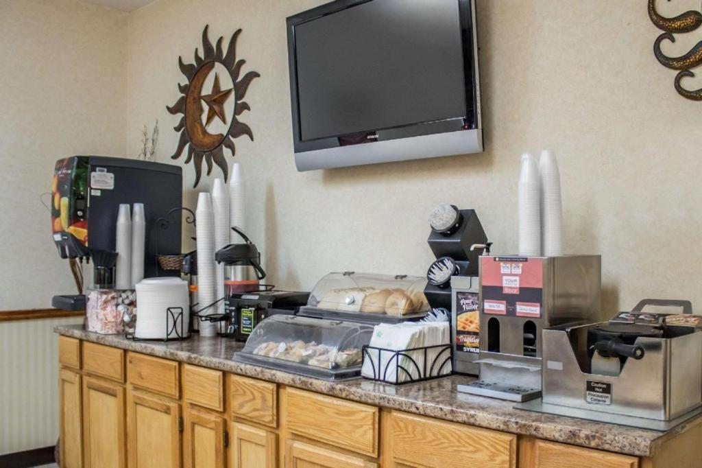 Econo Lodge Кент Екстериор снимка